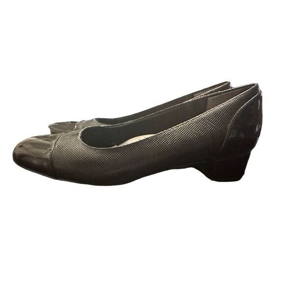 Trotters Daisy Pump in Black Texture with Patent Leather - Picture 5 of 10